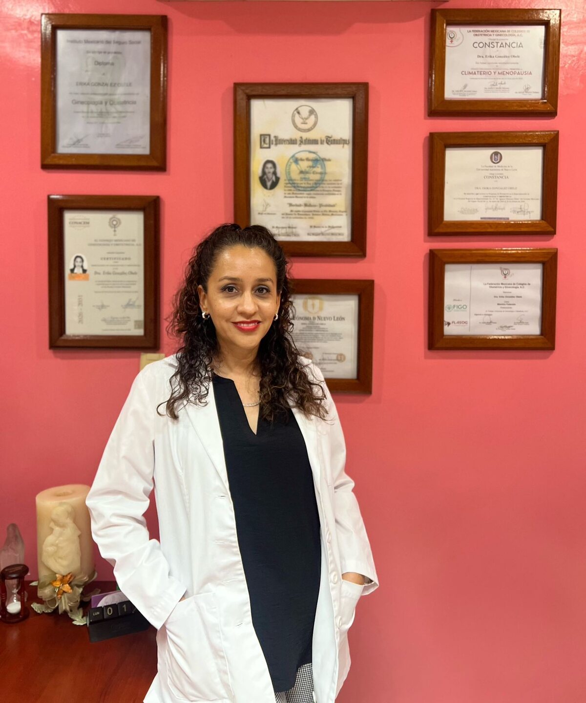 Dra. Erika González Obele, ginecóloga y obstetra, en su consultorio en Ciudad Victoria