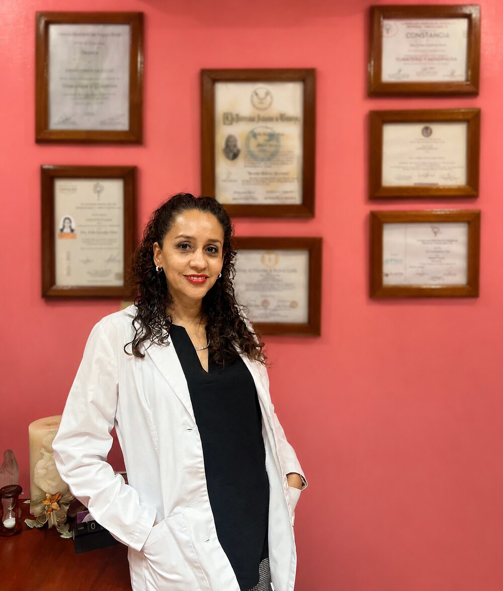 Dra. Erika González Obele, ginecóloga y obstetra, en su consultorio en Ciudad Victoria